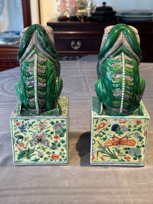 A pair of Chinese famille verte Buddhist lions, 19th C. — foto 3
