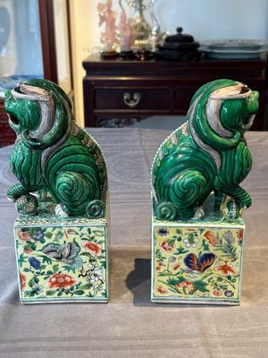 A pair of Chinese famille verte Buddhist lions, 19th C. — foto 4