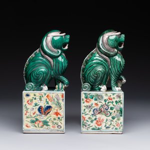 A pair of Chinese famille verte Buddhist lions, 19th C. — foto 4