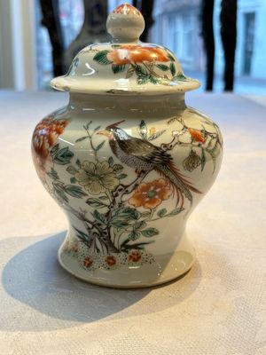 A pair of Chinese famille verte covered jars, a Tieguai Li figure, a blue and white teapot and a biscuit saucer, Kangxi and Qing Yu Tang mark, 19th C. — photo 19