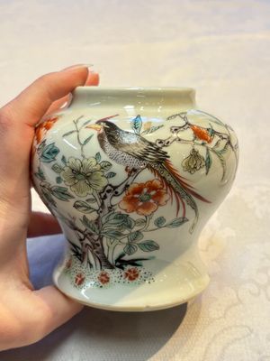 A pair of Chinese famille verte covered jars, a Tieguai Li figure, a blue and white teapot and a biscuit saucer, Kangxi and Qing Yu Tang mark, 19th C. — photo 21