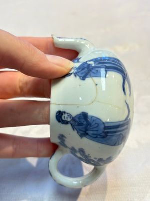 A pair of Chinese famille verte covered jars, a Tieguai Li figure, a blue and white teapot and a biscuit saucer, Kangxi and Qing Yu Tang mark, 19th C. — photo 37