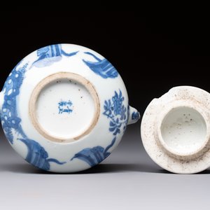 A pair of Chinese famille verte covered jars, a Tieguai Li figure, a blue and white teapot and a biscuit saucer, Kangxi and Qing Yu Tang mark, 19th C. — photo 14