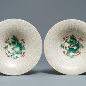 A pair of Chinese famille verte crackle-glazed bowls and a pair of famille rose jars, 19/20th C. — 照片 2