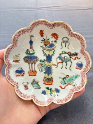 A pair of Chinese famille verte cups and saucers with antiquities, Kangxi — photo 1