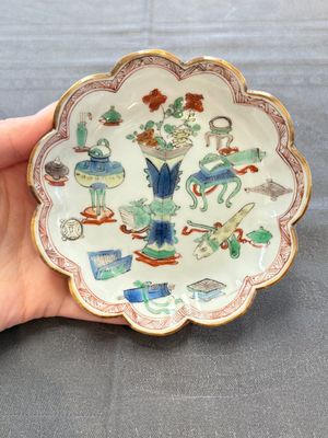 A pair of Chinese famille verte cups and saucers with antiquities, Kangxi — photo 11