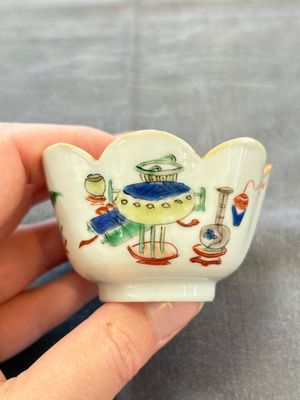 A pair of Chinese famille verte cups and saucers with antiquities, Kangxi — photo 3