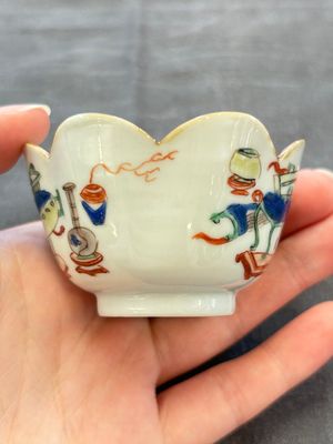 A pair of Chinese famille verte cups and saucers with antiquities, Kangxi — photo 4
