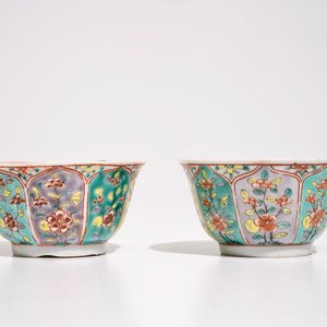 A pair of Chinese famille verte cups and saucers with floral ornamental design, Kangxi — photo 5
