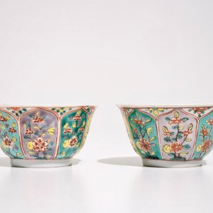 A pair of Chinese famille verte cups and saucers with floral ornamental design, Kangxi — photo 7
