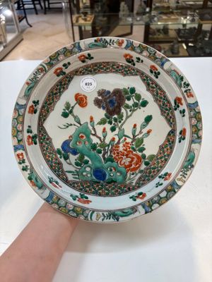 A pair of Chinese famille verte dishes with floral design, lingzhi mark, Kangxi — photo 1