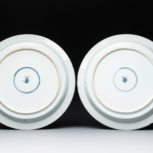 A pair of Chinese famille verte dishes with floral design, lingzhi mark, Kangxi — photo 2