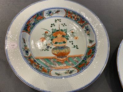 A pair of Chinese famille verte dishes with underglaze border design, Kangxi — 照片 2