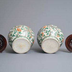 A pair of Chinese famille verte 'dragon' vases, 19/20th C. — photo 6
