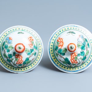 A pair of Chinese famille verte 'dragon' vases and covers, 19th C. — 照片 7