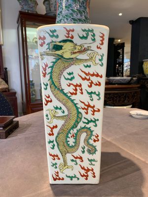 A pair of Chinese famille verte 'dragon' vases and wooden stands, Chenghua mark, 19th C. — photo 19