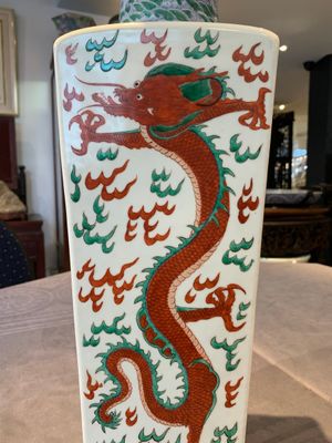 A pair of Chinese famille verte 'dragon' vases and wooden stands, Chenghua mark, 19th C. — photo 7
