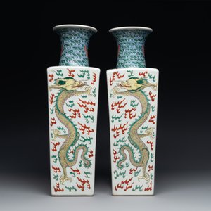 A pair of Chinese famille verte 'dragon' vases and wooden stands, Chenghua mark, 19th C. — photo 2