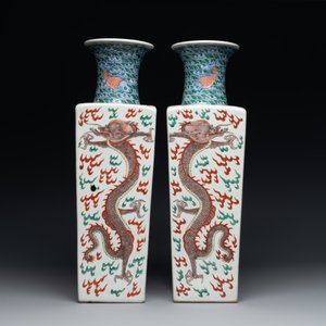 A pair of Chinese famille verte 'dragon' vases and wooden stands, Chenghua mark, 19th C. — photo 3