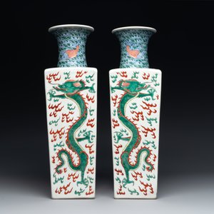 A pair of Chinese famille verte 'dragon' vases and wooden stands, Chenghua mark, 19th C. — photo 5