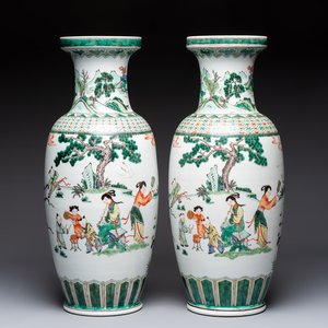 A pair of Chinese famille verte 'Elegant Beauties and Playing Boys' vases, 20th C. — photo 1