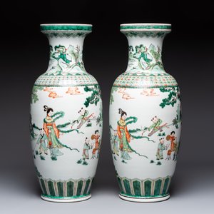 A pair of Chinese famille verte 'Elegant Beauties and Playing Boys' vases, 20th C. — photo 2