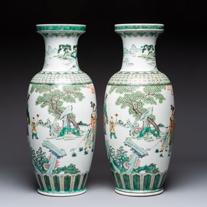 A pair of Chinese famille verte 'Elegant Beauties and Playing Boys' vases, 20th C. — photo 3