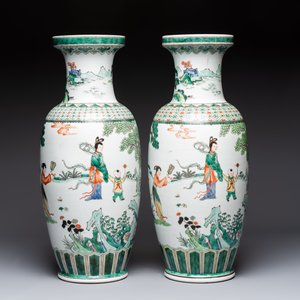 A pair of Chinese famille verte 'Elegant Beauties and Playing Boys' vases, 20th C. — photo 4