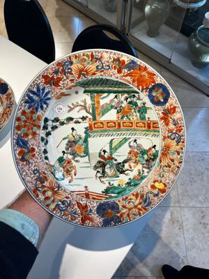 A pair of Chinese famille verte 'Emperor Yang' dishes, Kangxi — photo 1