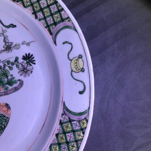 A pair of Chinese famille verte flower basket dishes, Kangxi — photo 4