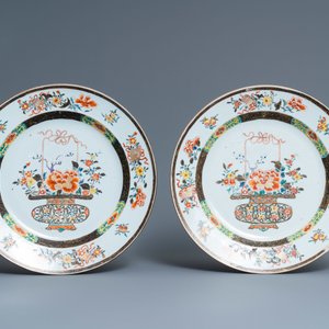 A pair of Chinese famille verte 'flower basket' dishes, Yongzheng — photo 2