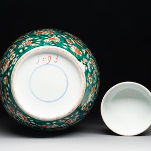 A pair of Chinese famille verte green-ground 'prunus' jars and covers, 19th C. — photo 6