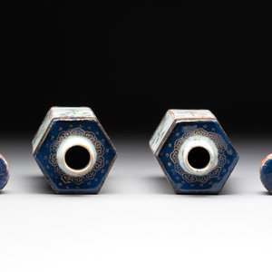 A pair of Chinese famille verte hexagonal tea caddies and covers with floral design, Kangxi — photo 7