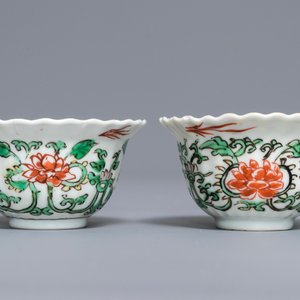 A pair of Chinese famille verte IHS-inscribed cups, Kangxi — 照片 2