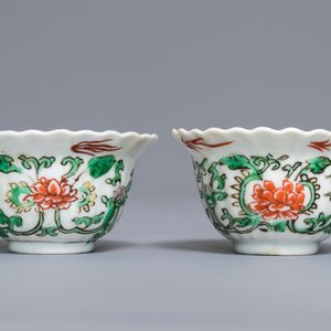 A pair of Chinese famille verte IHS-inscribed cups, Kangxi — 照片 3