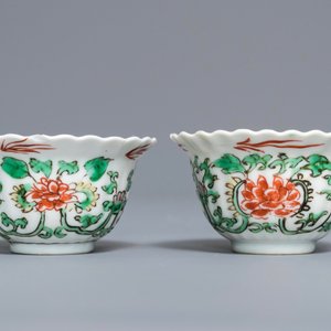 A pair of Chinese famille verte IHS-inscribed cups, Kangxi — 照片 4