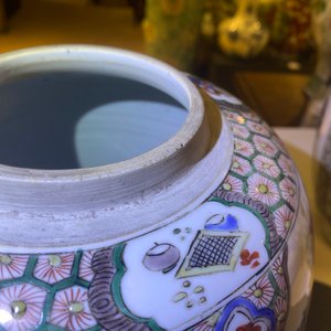 A pair of Chinese famille verte jars and covers, Kangxi — 照片 25