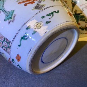 A pair of Chinese famille verte jars and covers, Kangxi — 照片 29