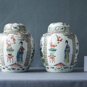 A pair of Chinese famille verte jars and covers, Kangxi — 照片 9