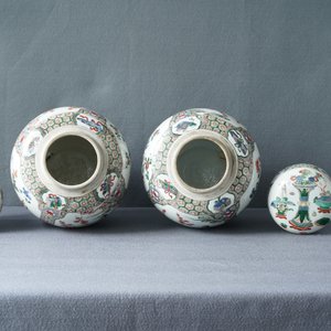 A pair of Chinese famille verte jars and covers, Kangxi — 照片 10