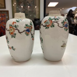 A pair of Chinese famille verte jars with birds among blossoming branches, Kangxi — 照片 12