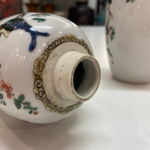 A pair of Chinese famille verte jars with birds among blossoming branches, Kangxi — 照片 13