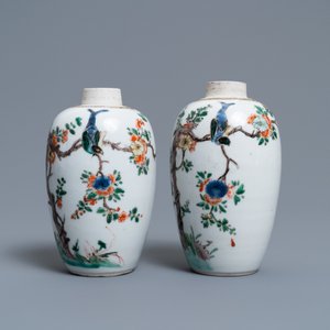 A pair of Chinese famille verte jars with birds among blossoming branches, Kangxi — 照片 2