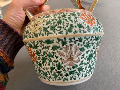 A pair of Chinese famille verte lime pots and covers, Kangxi — photo 8