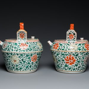 A pair of Chinese famille verte lime pots and covers, Kangxi — photo 3