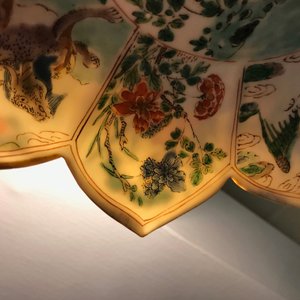 A pair of Chinese famille verte lotus-shaped plates, Kangxi — photo 13