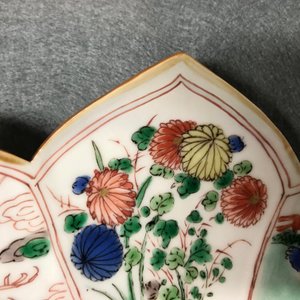 A pair of Chinese famille verte lotus-shaped plates, Kangxi — photo 15