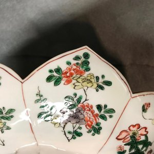 A pair of Chinese famille verte lotus-shaped plates, Kangxi — 照片 17
