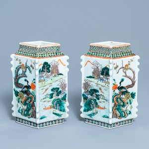 A pair of Chinese famille verte lozenge-shaped vases, 19th C. — photo 1