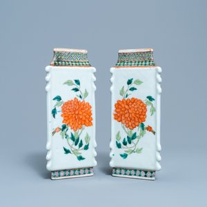 A pair of Chinese famille verte lozenge-shaped vases, 19th C. — photo 8